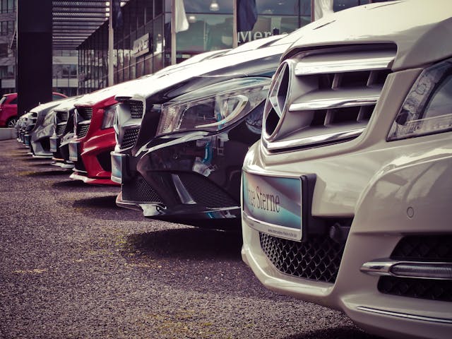 🚗 Asuransi Mobil vs Asuransi Kendaraan Komersial. Apa Bedanya?