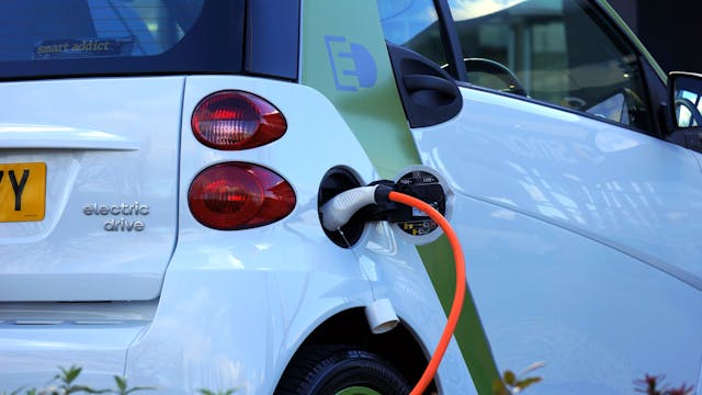Mobil Listrik Bisa Bikin Kantong Bolong Tanpa Asuransi? Ini Fakta yang Jarang Diketahui!